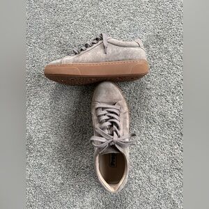 Propet Kinzey Sneaker Women’s Size 6 Wide in Taupe-used